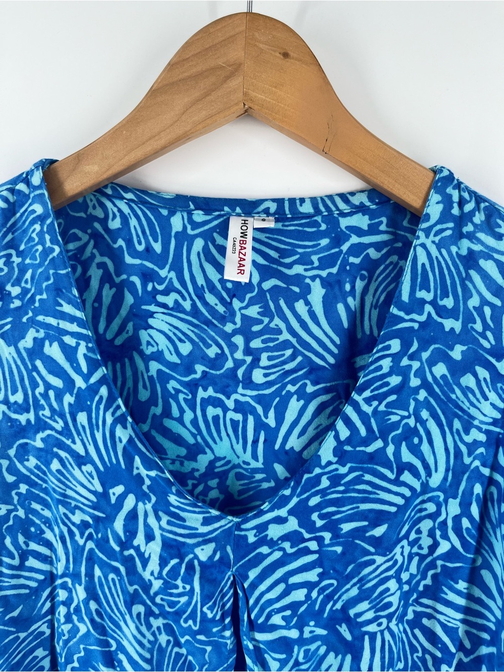 How Bazaar Blue Batik Print Sleeveless Tunic Top S Rayon Asymmetrical Hem - Picture 9 of 9